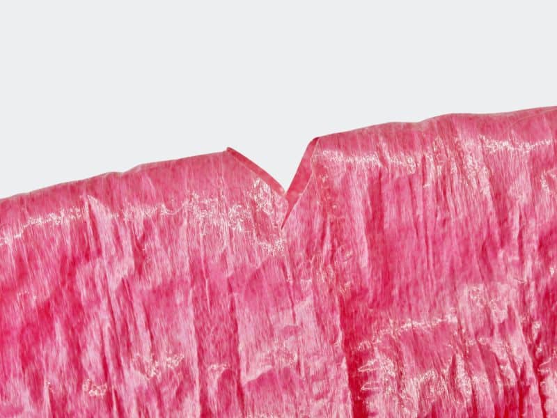 Cut triangle into raffia dress (2) "V" cut in pink raffia