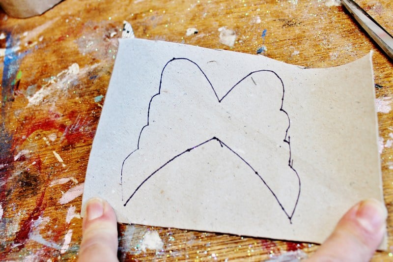 Angel pattern traced onto toilet paper tube (800x533) Angel wing pattern on toilet paper tube