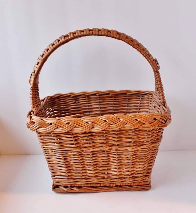 Small wicker gathering basket