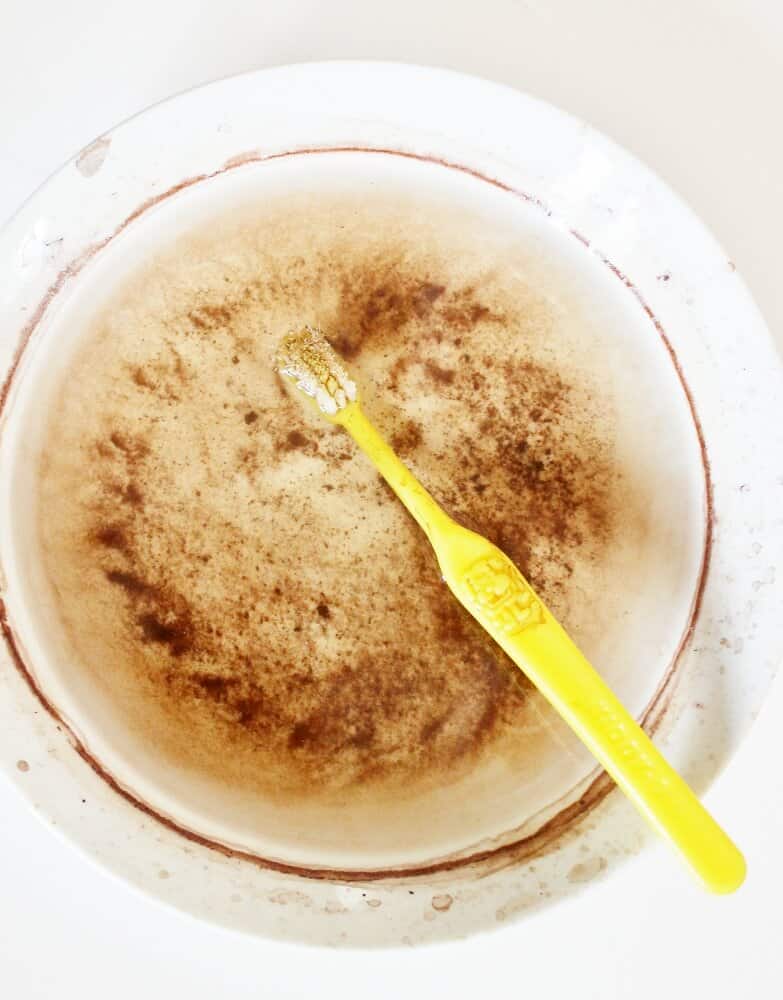 Rust particles released into the vinegar soak