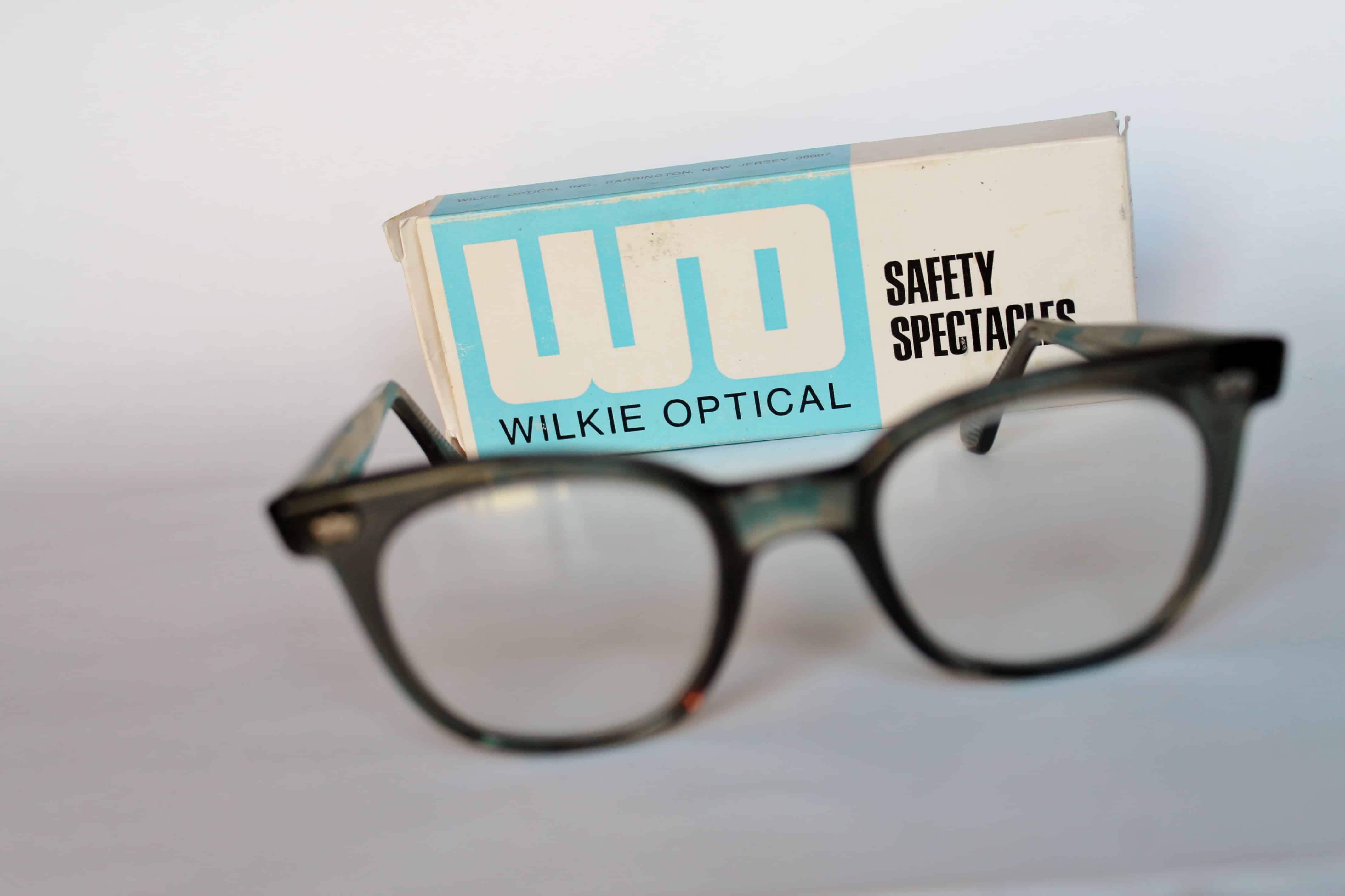1950's era safety glass with the box