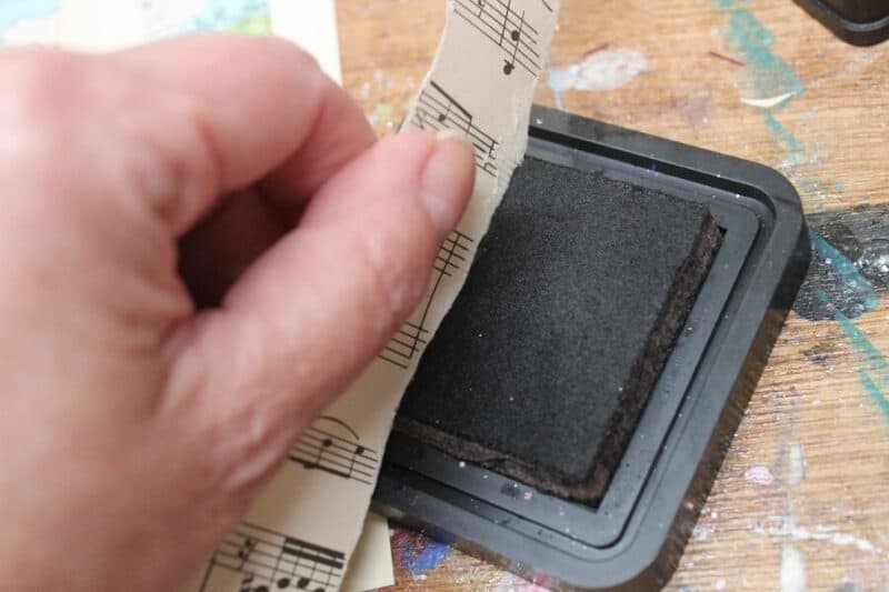 edging paper with distress ink