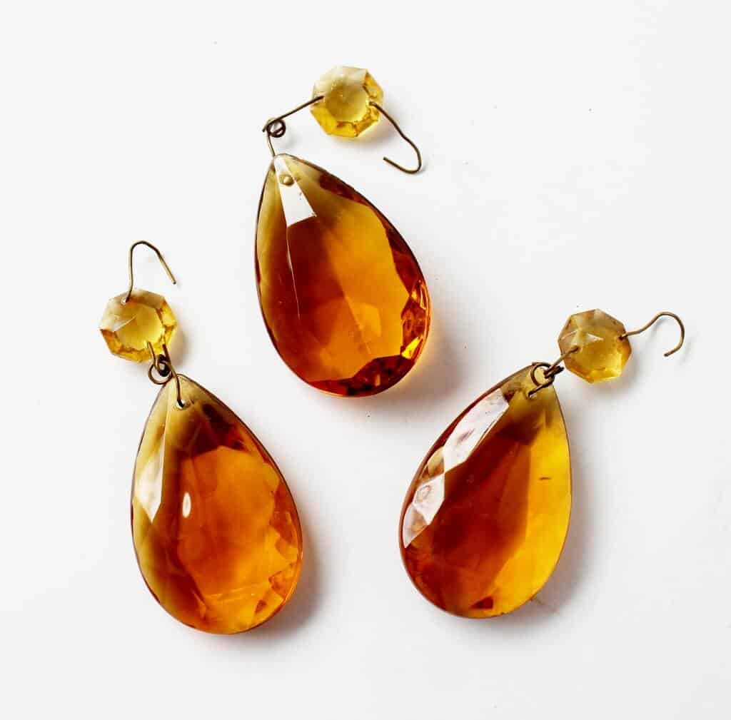 Amber glass crystals