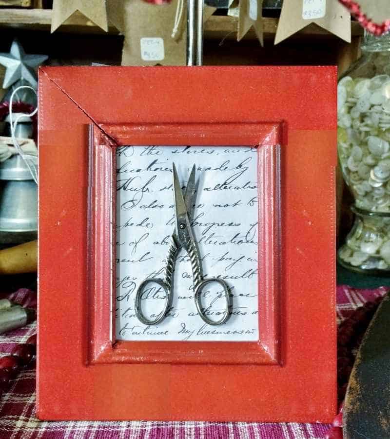 scissors in red frame