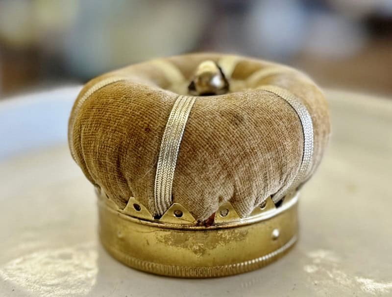 pin cushion shaped like a crown