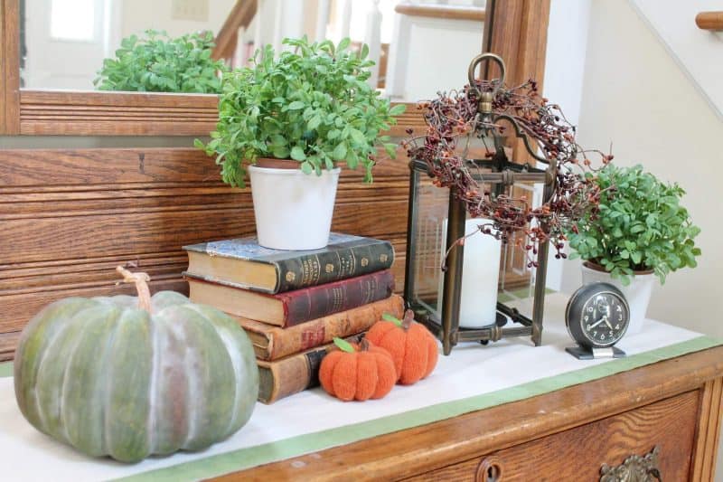 fall vignette in the foyer