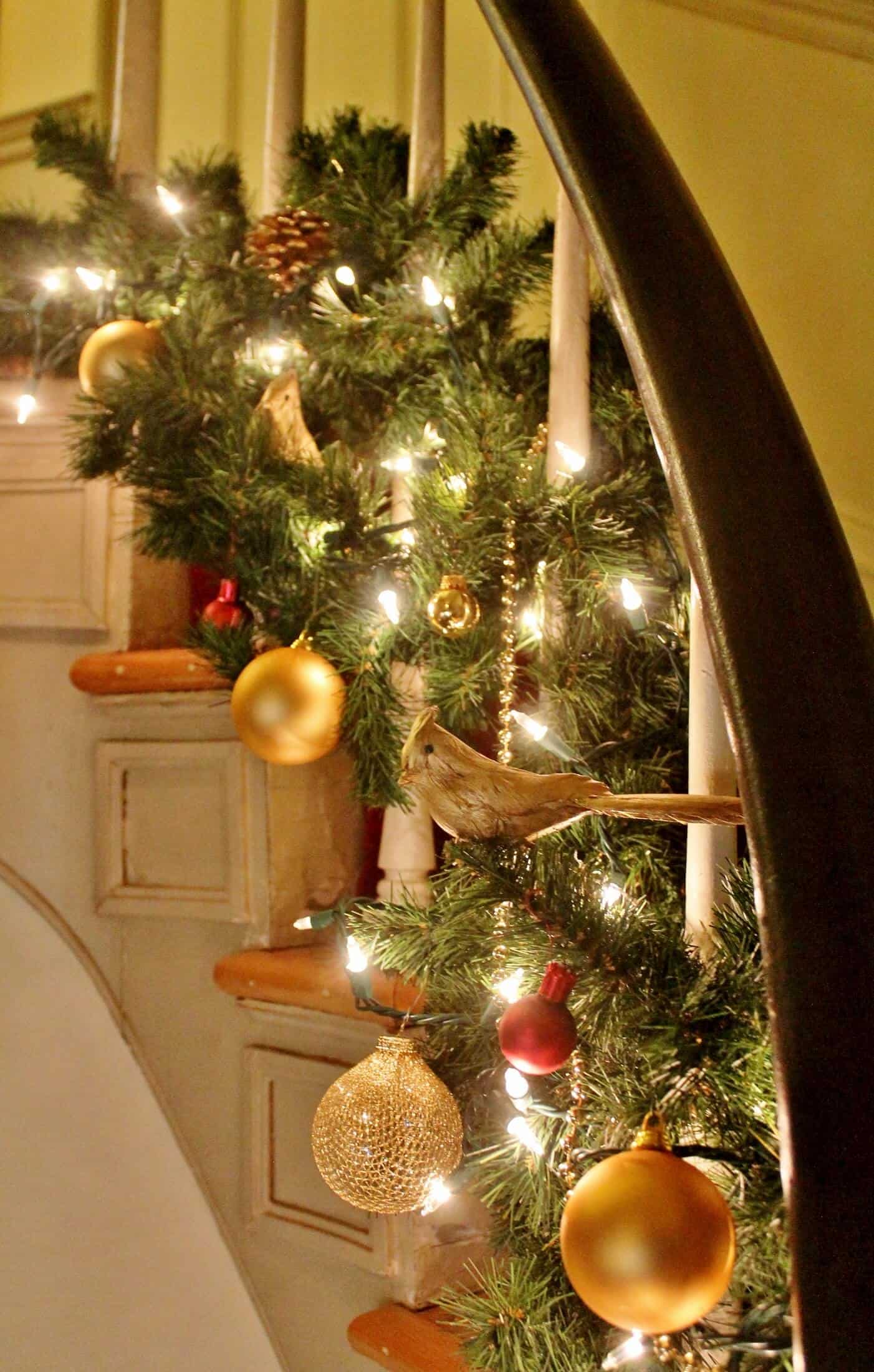 staircase garland at the arlington inn