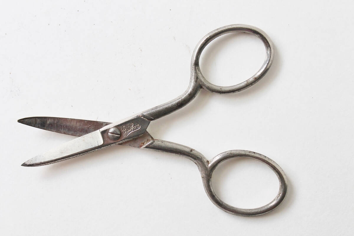 vintage-griffon-scissors-2200x1467-1200x800.jpg