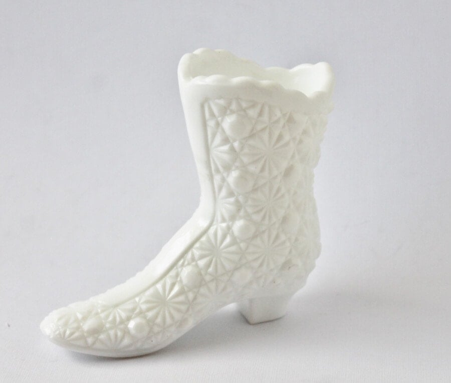 Vintage Fenton milk glass daisy & button boot