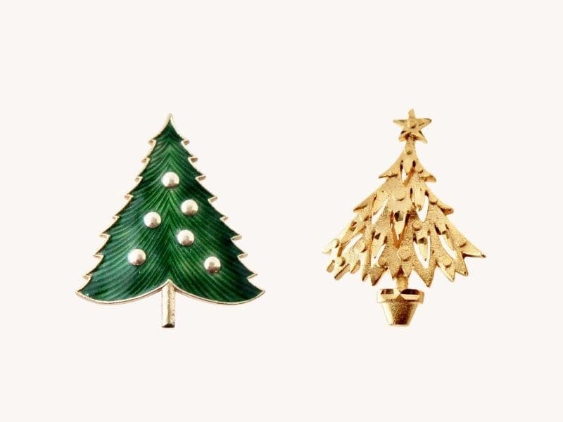 Pair of christmas tree pins, 1 green enamel, 1 gold