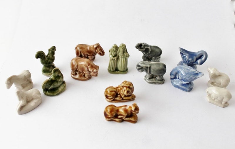 Wade Whimsies Noah's Ark figurines (2) (800x508) Vintage Wade Whimsie Noah's Ark with animal pairs, Noah, and his wife