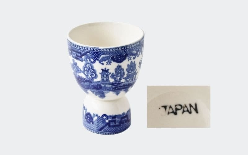 blue and white china egg cup (Blue willow)
