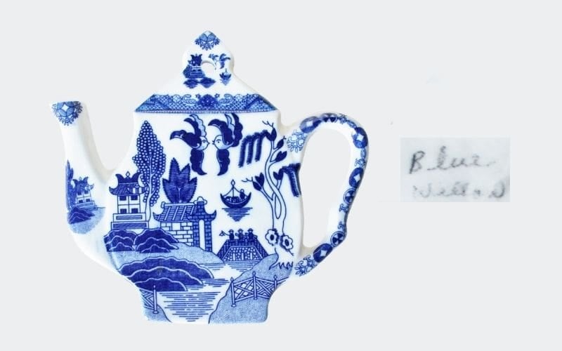teapot shaped blue and white trivet