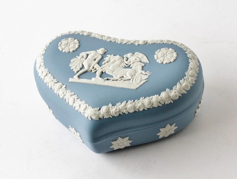 clean antique wedgwood jasperware vanity jar