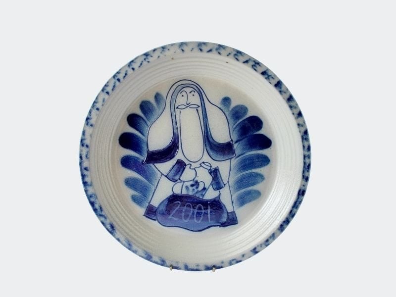 gray stoneware pie plate with cobalt blue father christmas