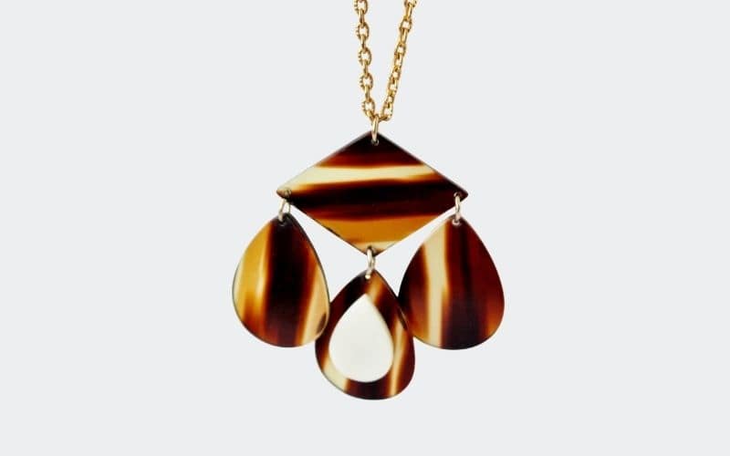 modern faux tortoise shell pendant necklace