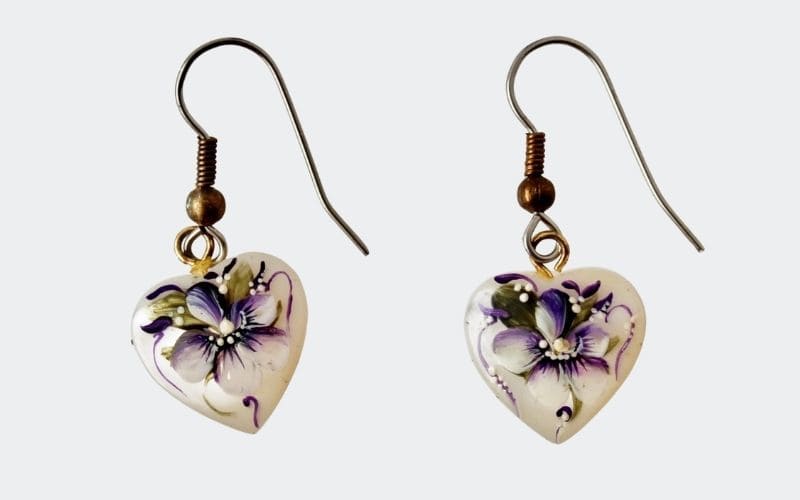 heart shaped earrings with violets