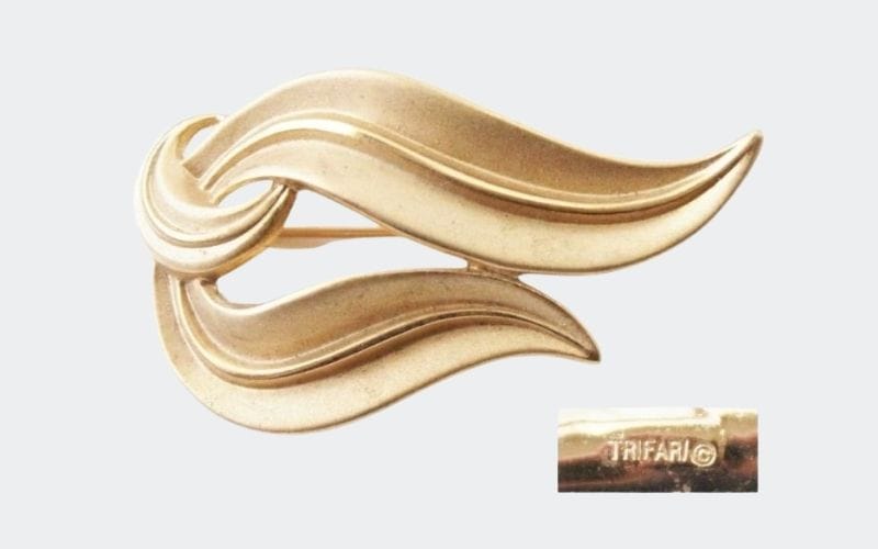 Swirly matte gold pin