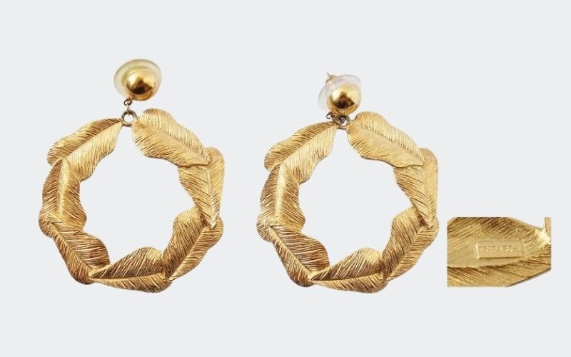 Matte gold hoop earings made of leaves