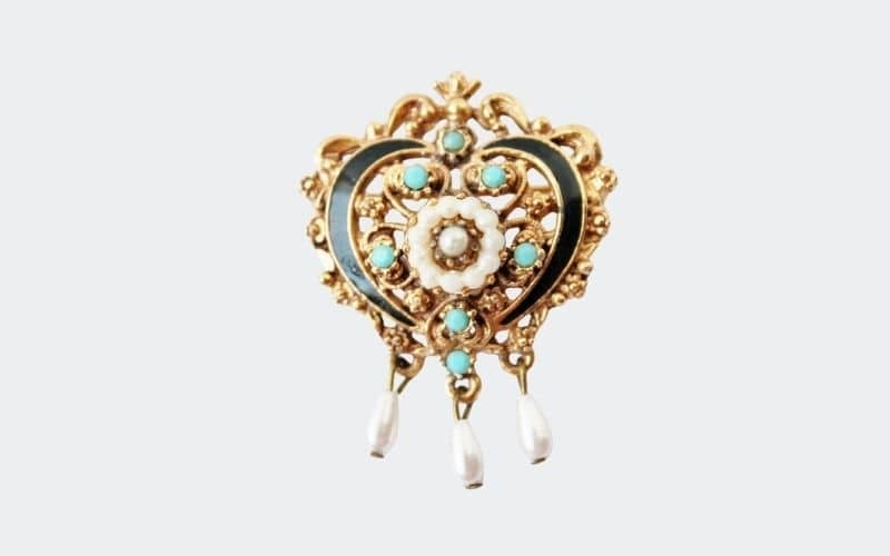 Colorful pin with pearl dangles