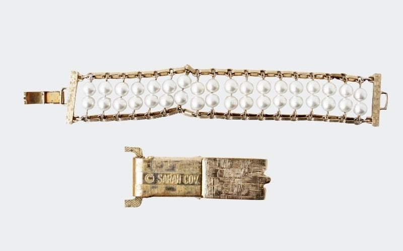 Pearl and gold bracelet signed Sarah Coventry