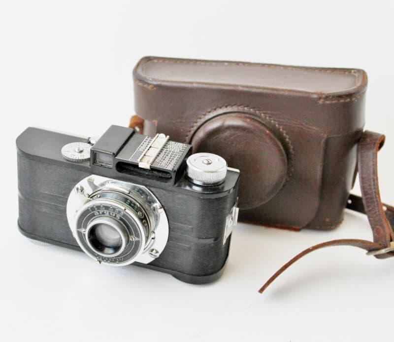 Vintage chunky argus camera with leather case