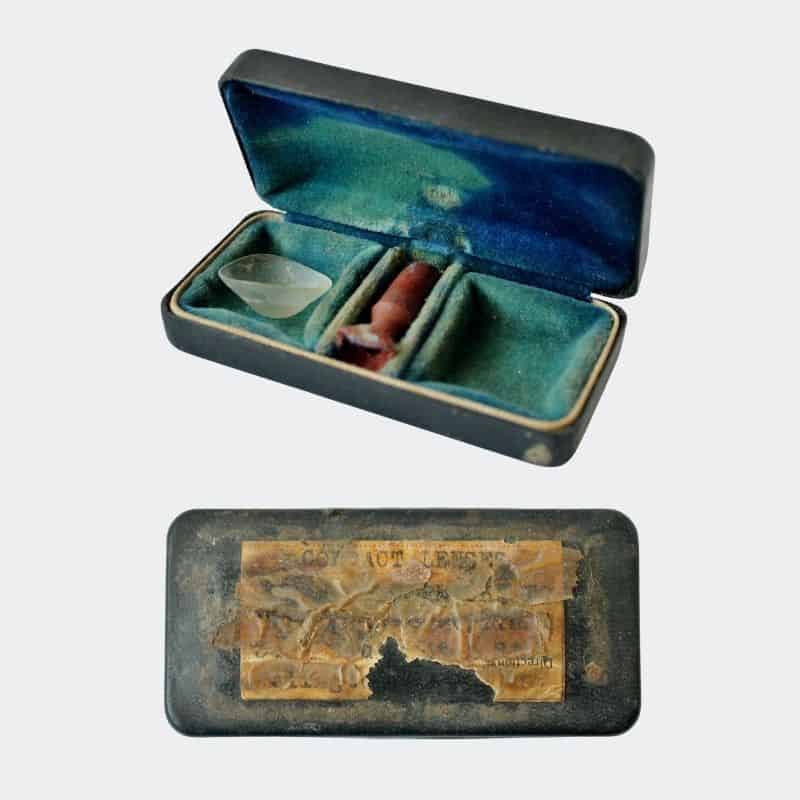 blue presentation box with contact lens