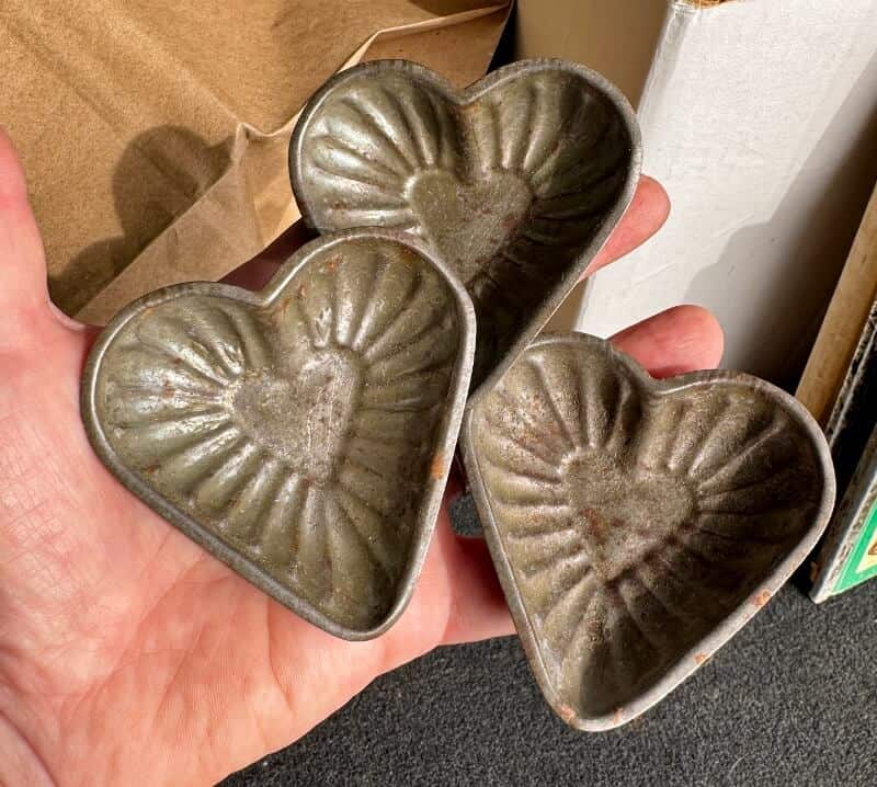3 heart-shaped tart tins